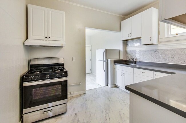 Building Photo - 1338 Haight St