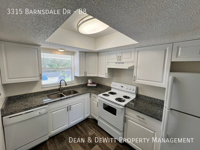 Building Photo - 3315 Barnsdale Dr