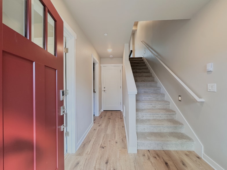 Building Photo - 15423 Admiralty Way