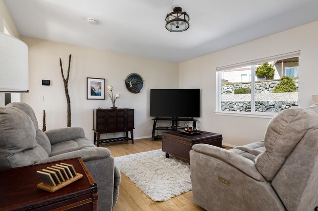 Building Photo - Stunning View Home In Oak Harbor! Availabl...