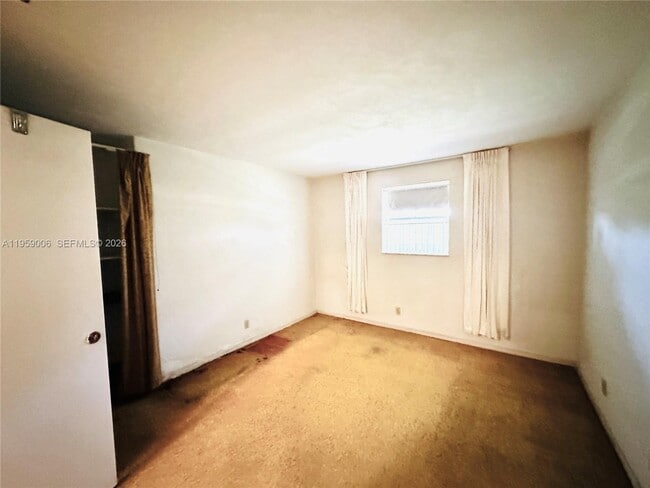 Building Photo - 2601 NE 32nd St