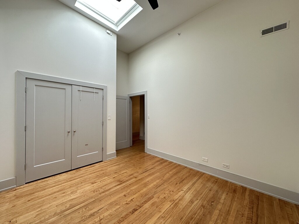 Building Photo - 1432 W 21st St