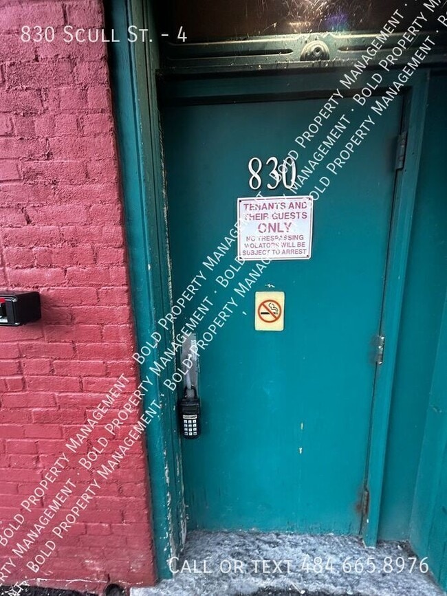 Building Photo - 830 Scull St