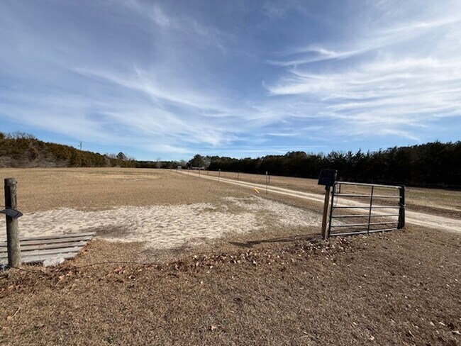 Building Photo - Room to Roam