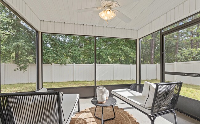 Building Photo - Cedarbrook Community Beauty, Holiday Gem, Available Now!