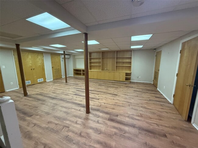 Building Photo - 17 Hilltop Dr W