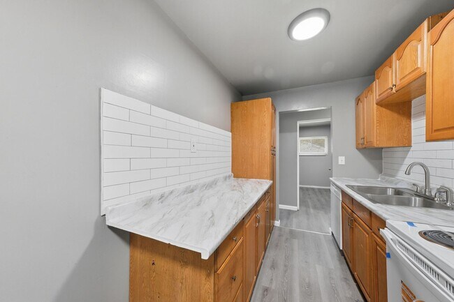 Building Photo - 237 Grampian Rd