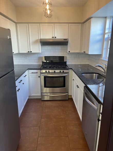 Kitchen - 5534 Rinker Cir