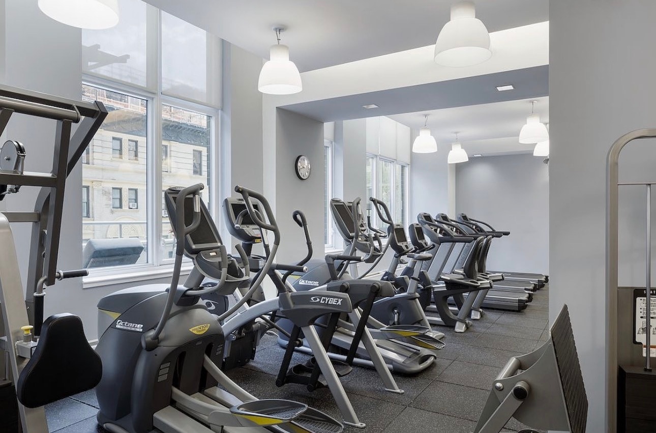 Building Photo - 250 W 93rd St