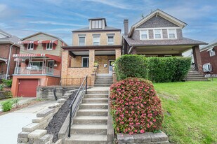 Building Photo - 956 Greenfield Ave