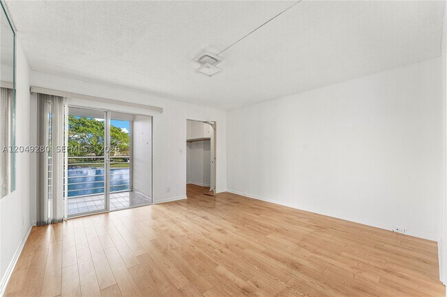 Building Photo - 4301 Martinique Cir