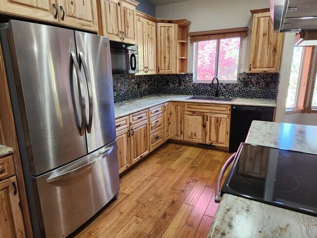Building Photo - Available in JULY!  Large Single level Sin...