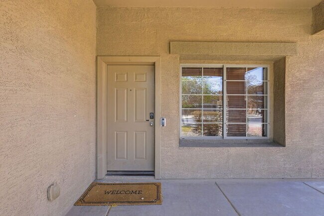 Building Photo - Moving in Special on OAC, 6bedroom 3bath Sparkling pool