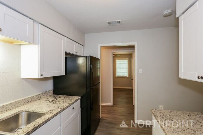 Building Photo - 1009 E Jefferson St