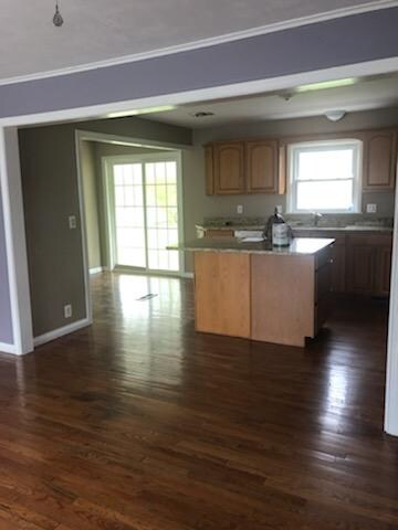 Building Photo - 637 2nd St