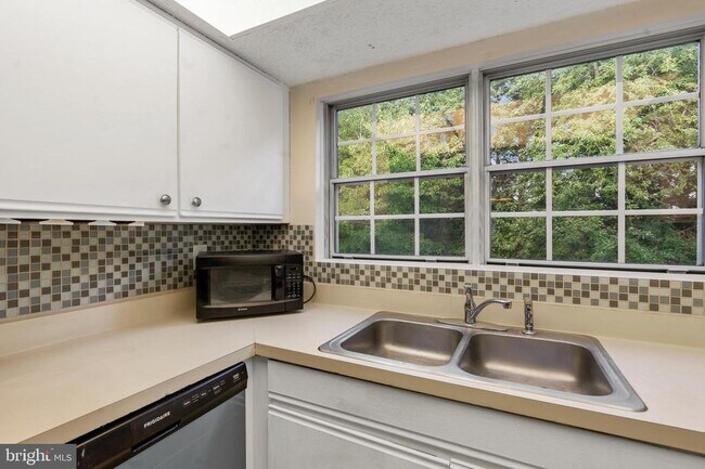 Building Photo - 9240 Caspian Way