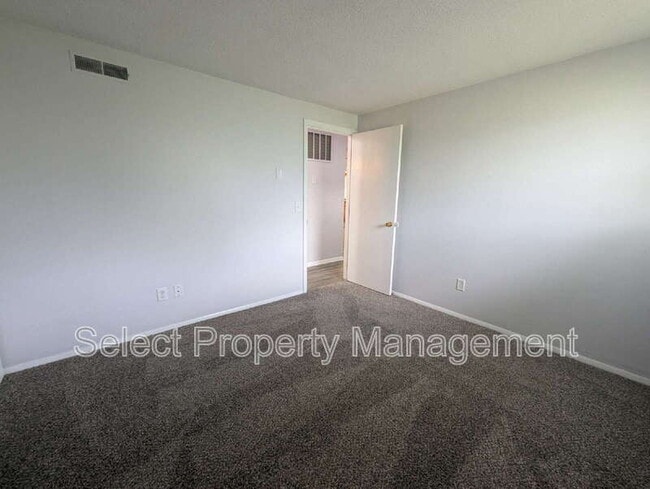 Building Photo - 4130 Thorton Dr