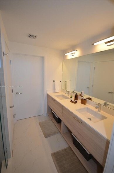 Building Photo - 16385 Biscayne Blvd