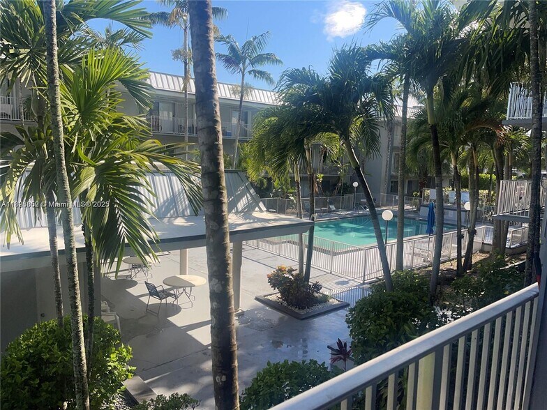 Primary Photo - 7401 SW 82nd St