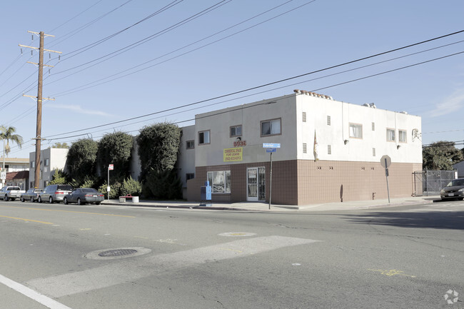 Primary Photo - Orange Manor Apartments