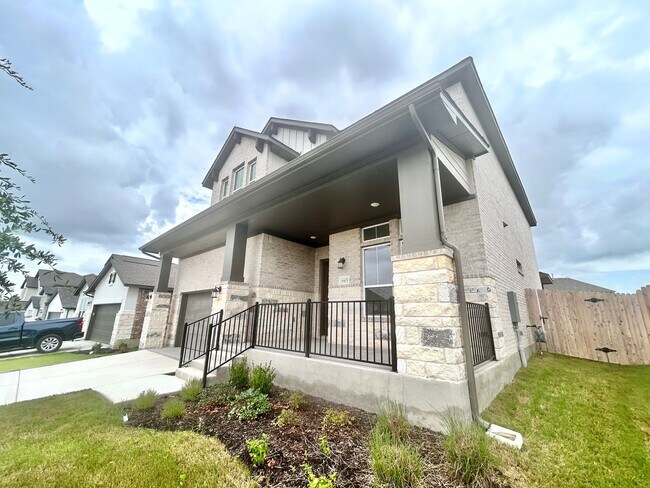 Building Photo - Modern 5/BR 4/BA with Stylish Finishes, Sp...