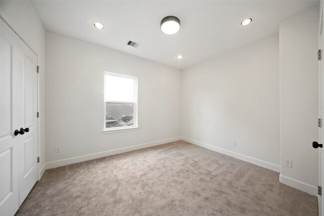 Building Photo - 5408 Jonathan Ln