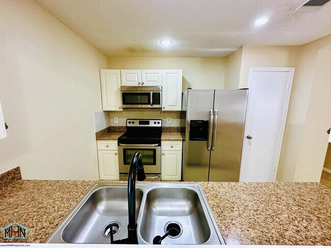Building Photo - Charming & Move-In Ready 3-Bedroom Home wi...
