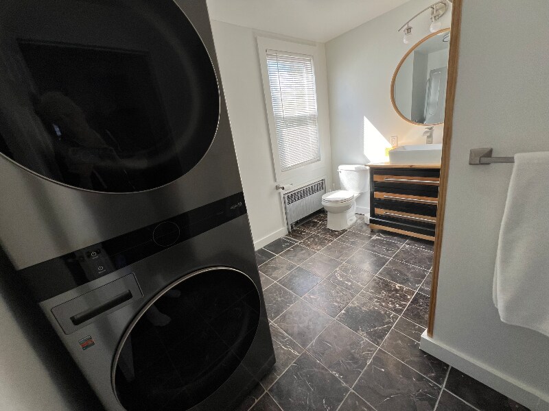 Building Photo - 865 B St