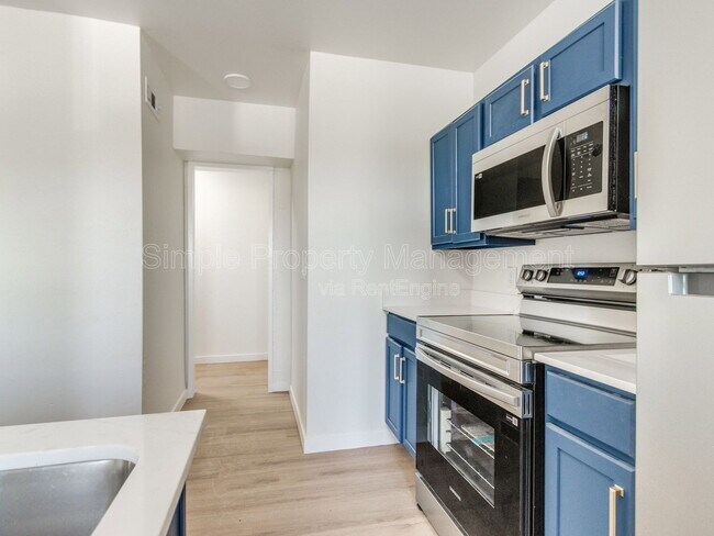 Building Photo - 814 W Hill St