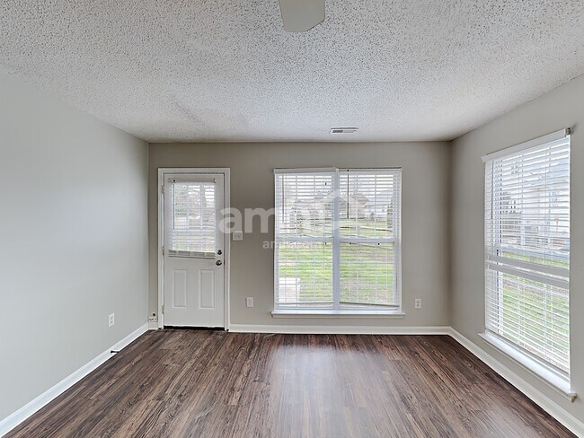 Building Photo - 1020 Ridgefield Circle