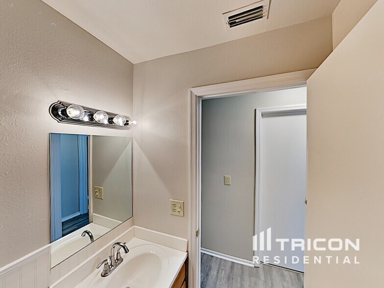 Building Photo - 8306 Riverboat Dr