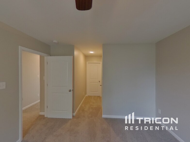 Building Photo - 3412 Vedette Ln