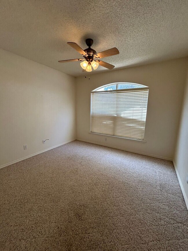 Building Photo - Beautiful Home in Plantation Oaks