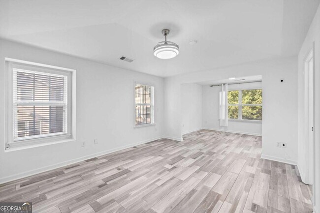 Building Photo - 4228 Laurel Creek Ct SE