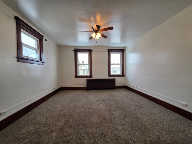 Building Photo - 1122 9th St