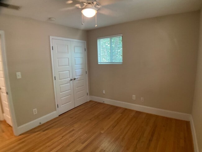 Building Photo - Spacious Carrboro Condo ready for August Move In!