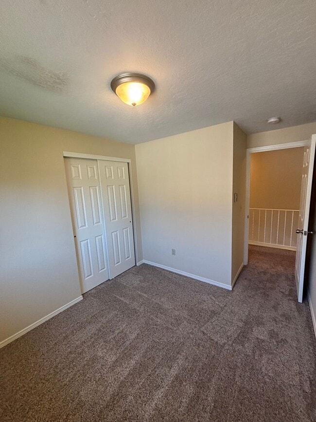 Building Photo - 13th St Townhome
