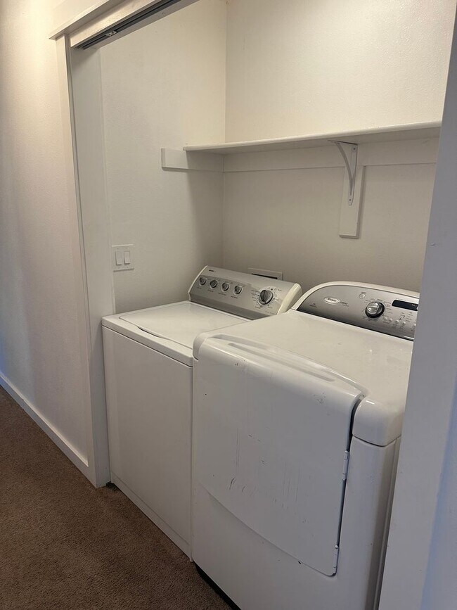Building Photo - Updated 4 bedroom 2 bath house in Eugene!