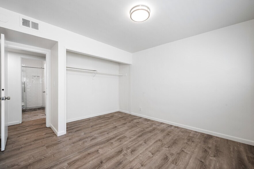 Building Photo - 6133 Whitsett Ave