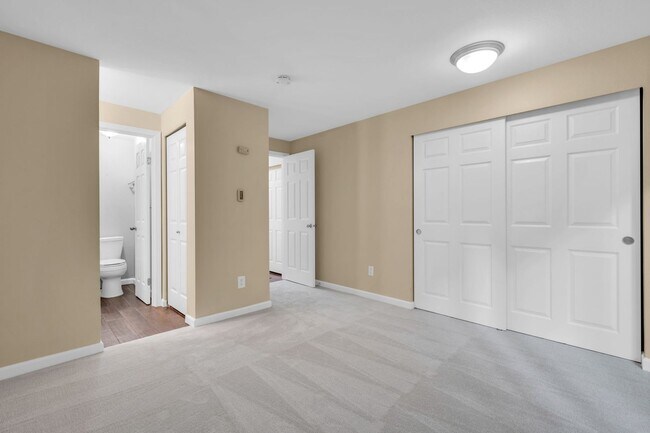Building Photo - Water/Sewer/Garbage/One Parking Space Included