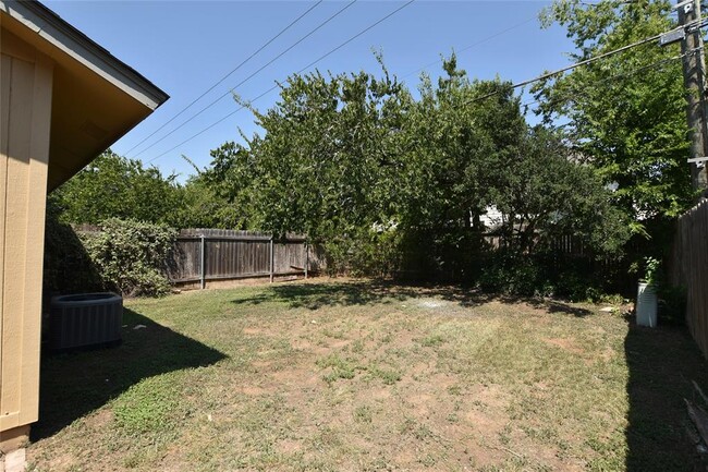 Building Photo - 609 Rollingway Dr