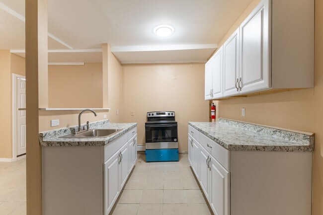 Building Photo - Modern Renovated Studio For Rent!