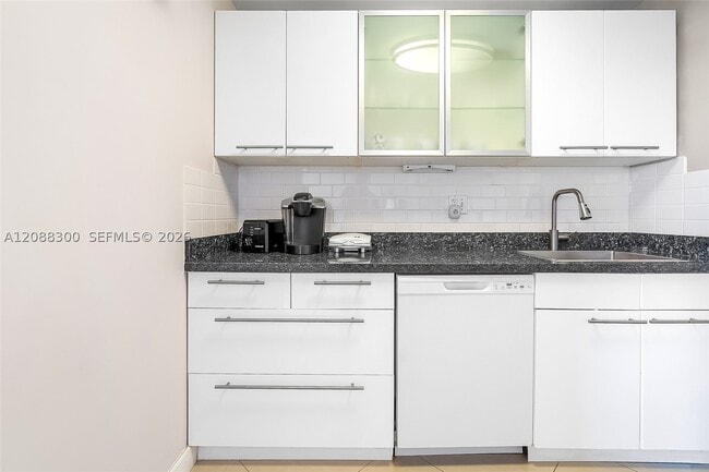 Building Photo - 250 174th St