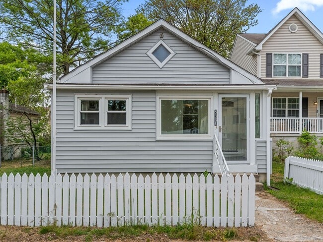 Building Photo - 8534 Orchard Ave