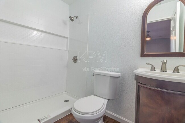 Building Photo - 420 E Hampton St