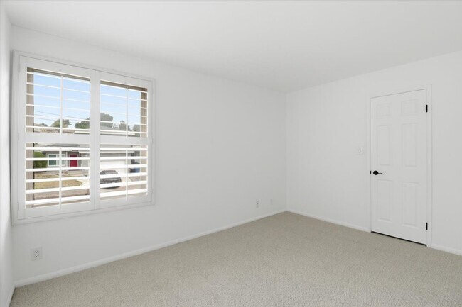 Building Photo - 577 Houston Dr
