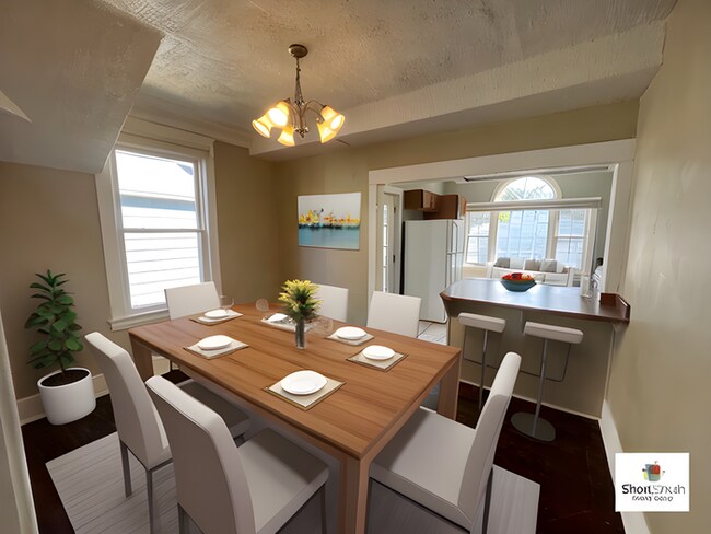 Building Photo - 6 bed 2 bath Single Family Home