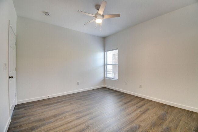 Building Photo - Beautiful 2 BR In Gated 89052 Community