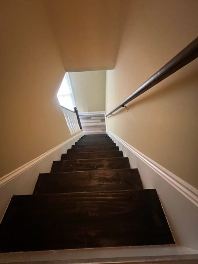 Building Photo - Renovated Townhouse