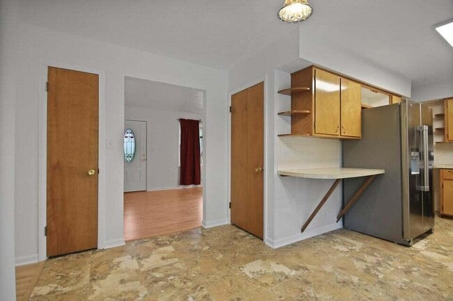 Building Photo - 3205 Pioneer Dr